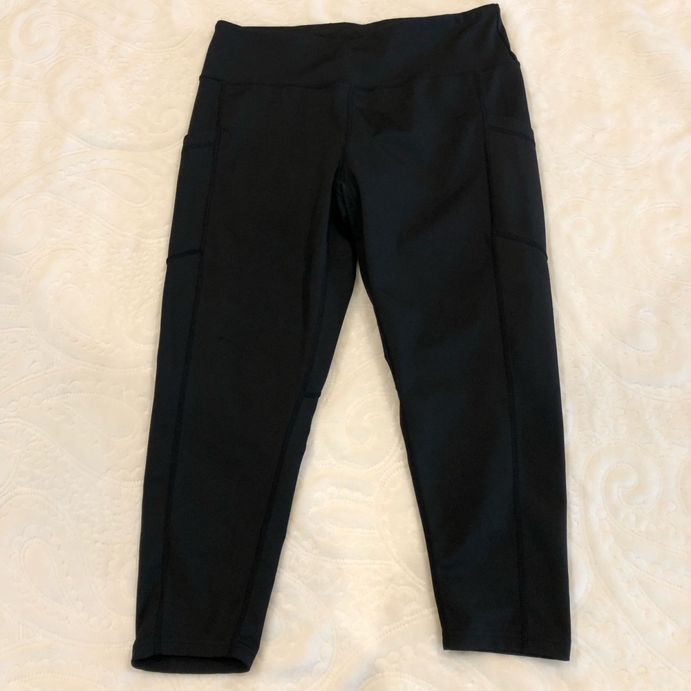 Women’s Phisockat Black Capri Leggings with pockets size XL